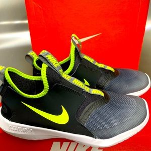 Boys Nike shoes size 3